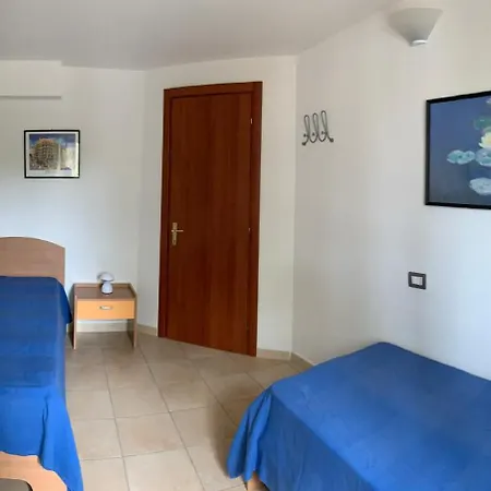 Laurus Apartment *