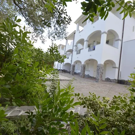 Laurus Daire Cala Gonone